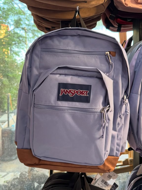 قسم من التشكيلة الكبيرة ل شنطات JANSPORT👌🏻