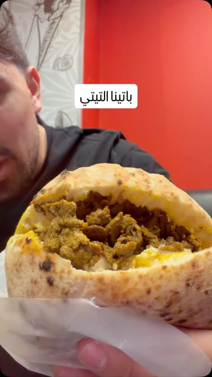 ⁨	الاشي الوحيد الي مشا معي صح هذا الشهر هو هذه الوجبة- شغل طلع البدر علينا