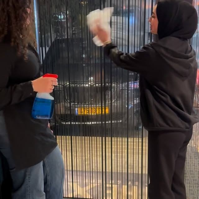 ⁨ مين بعمل هيك ولا يتخلى عن صاحبه بالشغل؟🤣🤣🤣 ابعثها لصاحبك الي انت وياه زي هيك بالشغل🙂‍↔️ #thex #burger #trend⁩