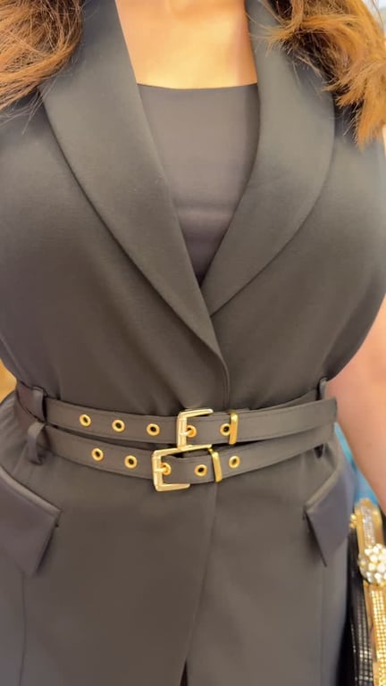 الشياكة الحقيقية بتعرف طريقها، والطقم هاد هو عنوان الفخامة والعملية مع بعض! ✨🖤