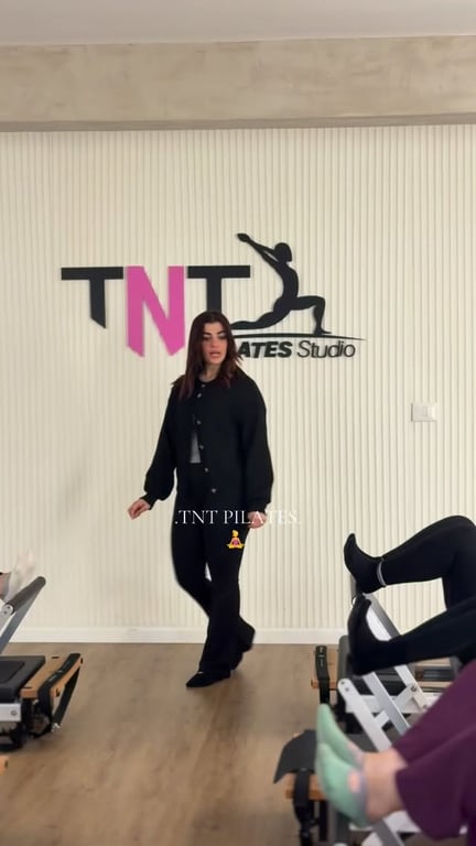 ✨ وراء كل تمرين ناجح… مدرّبة بتعرف كيف توصّلك للنتيجة! في TNT Pilates Studio كل مدرّبة عند