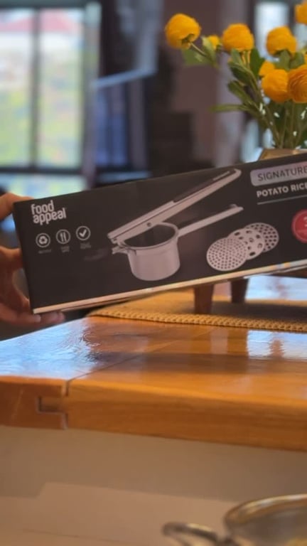 أسرع وأسهل طريقة لهرس البطاطا، وممكن استعماله للجبنة او اي شيء بدنا نهرسه. لتوصيلl مُتاح ل