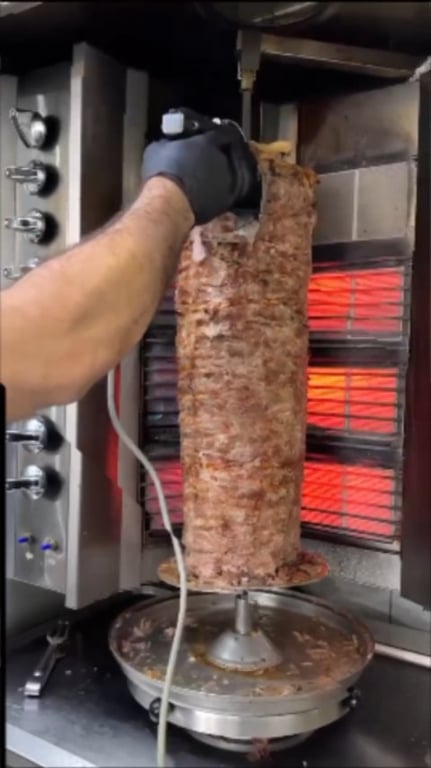شوارما الشّيخ بتكفيكو وزيادة 🤭